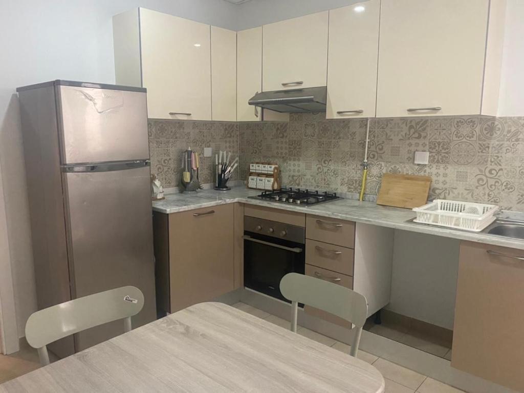 Η κουζίνα ή μικρή κουζίνα στο Appartement luxe Soukra