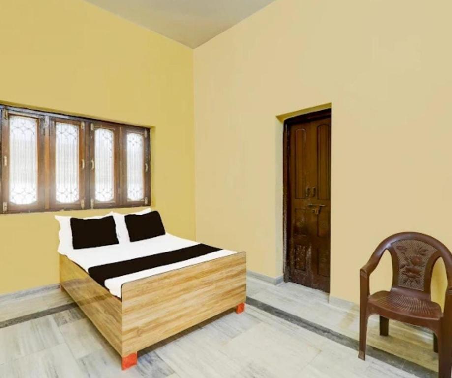 Postel nebo postele na pokoji v ubytování Vinayak Home Stay Ganganagar
