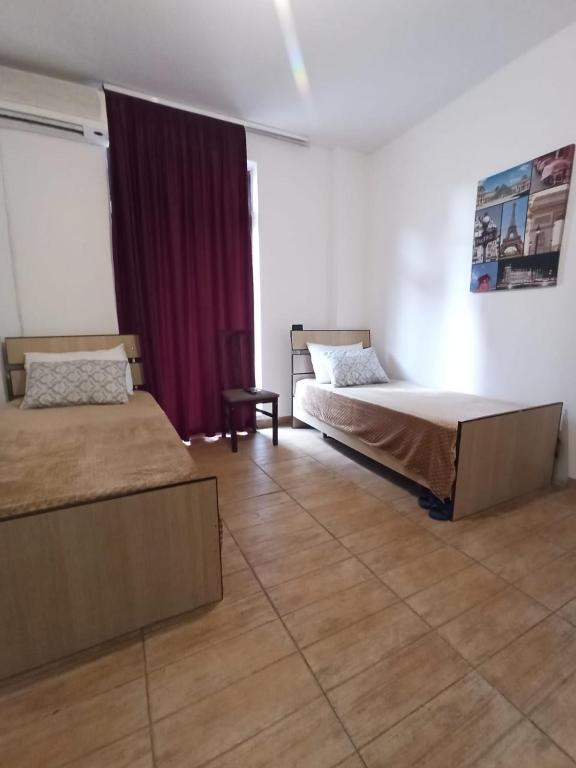 Postel nebo postele na pokoji v ubytování Skanderbeg Square Residences