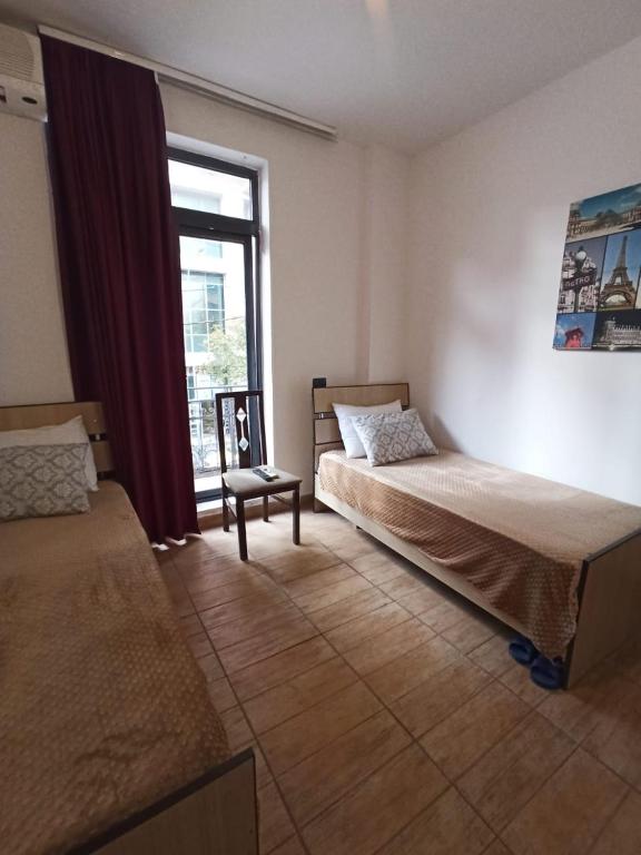 Postel nebo postele na pokoji v ubytování Skanderbeg Square Residences