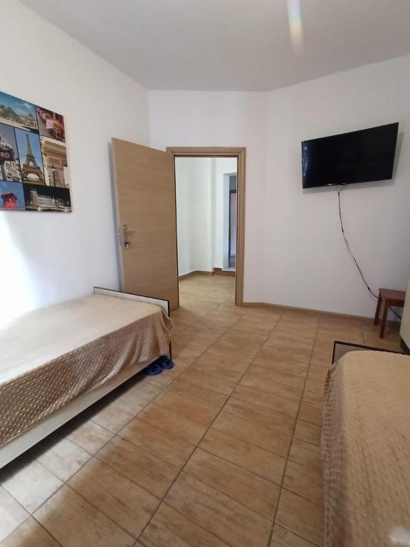 TV a/nebo společenská místnost v ubytování Skanderbeg Square Residences