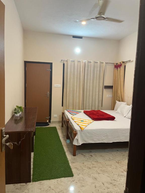Postel nebo postele na pokoji v ubytování VARIYATH HOMESTAY THIRUNELLi
