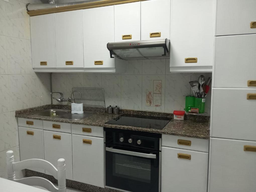 Kuchnia lub aneks kuchenny w obiekcie Casa Pozo das Leiras (Derecha)
