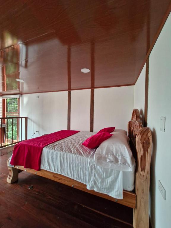 Postel nebo postele na pokoji v ubytování Ecohotel Alflo Inn