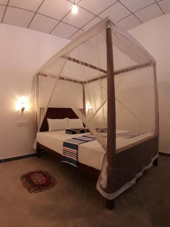Postel nebo postele na pokoji v ubytování Cashew Villa Hiriketiya