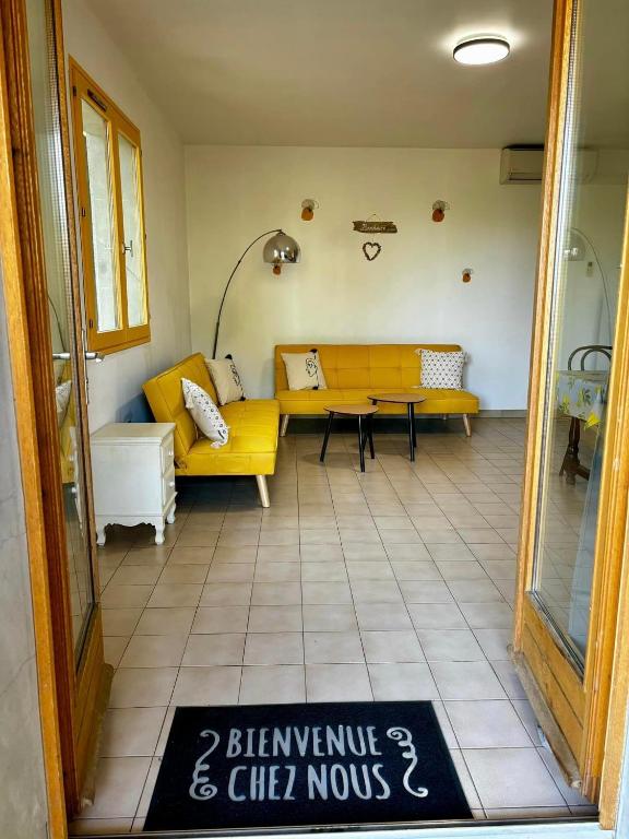 Posezení v ubytování Hôtel Les Persèdes