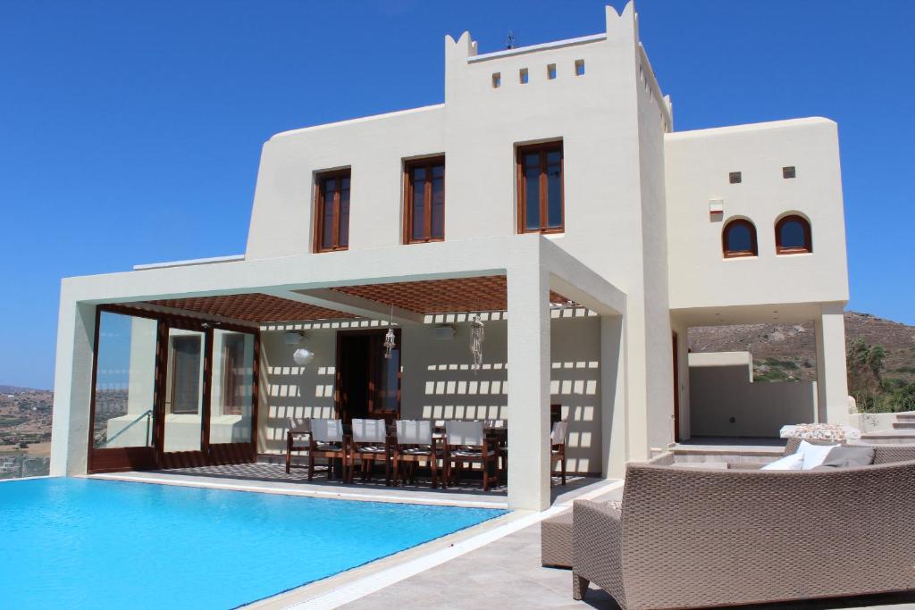 Bazén v ubytování Tower Resort Naxos Island nebo v jeho okolí