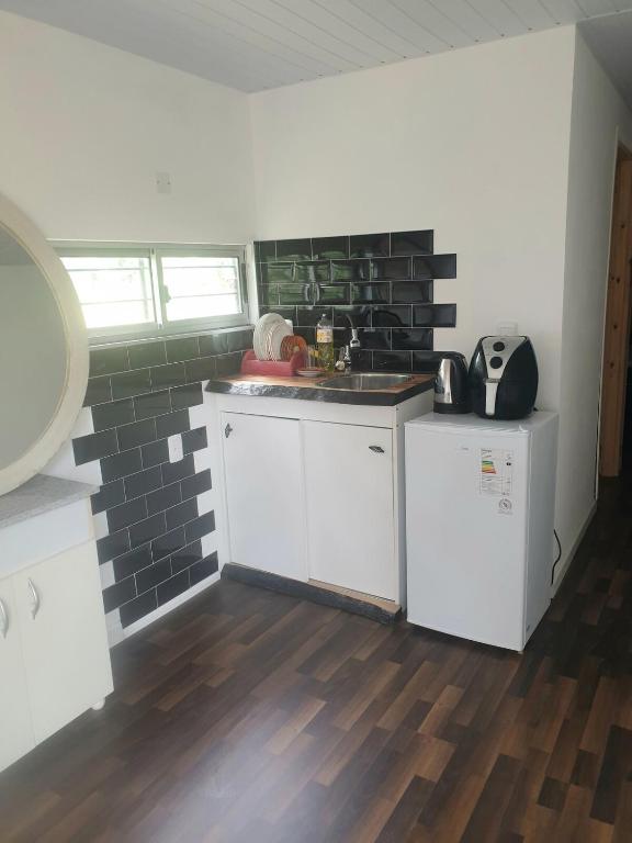 Casa Contenedor amoblado de 2 dormitorios El Tesoro