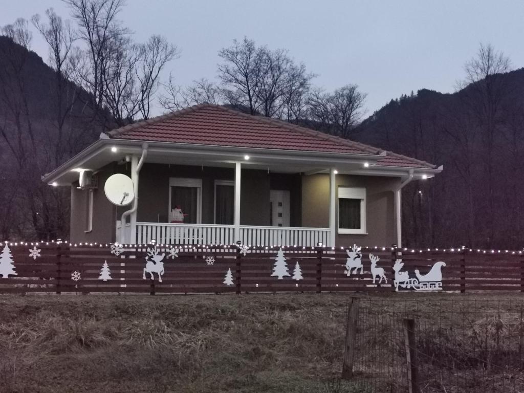 Loodusmaastik puhkemaja lähedal