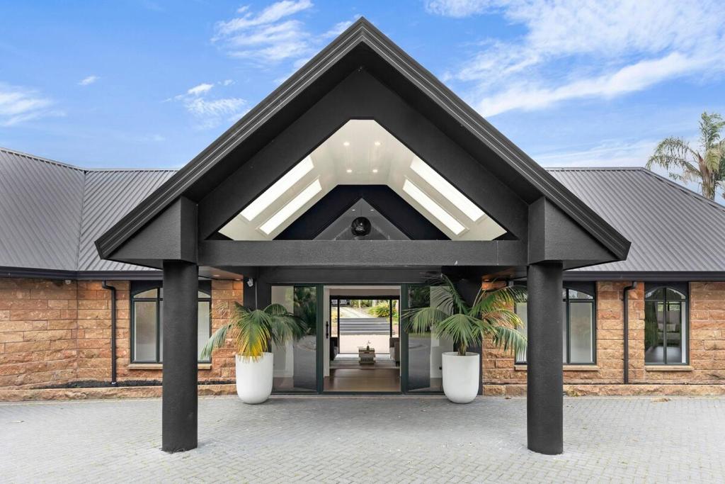 The Luxe Retreat - Resim 11