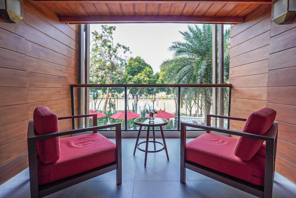 March Hotel & Suite Riverside