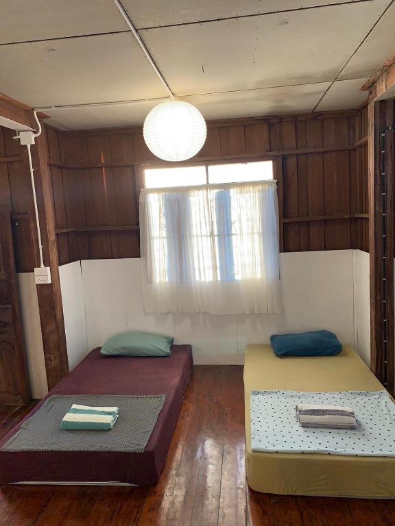 Postel nebo postele na pokoji v ubytování Ka Prao Kai Hostel
