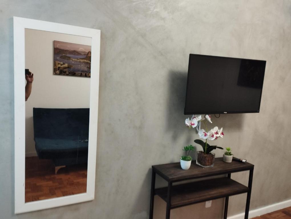 TV/trung tâm giải trí tại Kitnet na Princesa Isabel no 5 andar