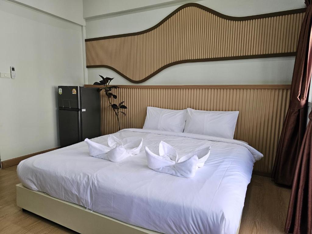Postel nebo postele na pokoji v ubytování Lub Nai Hostel