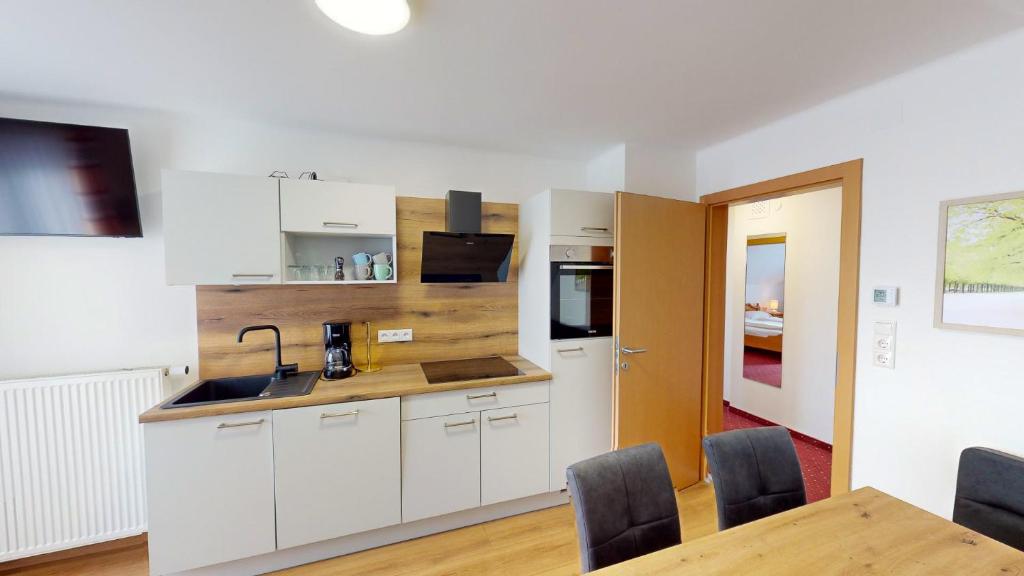 Kuchyň nebo kuchyňský kout v ubytování Bräuhaus Appartements