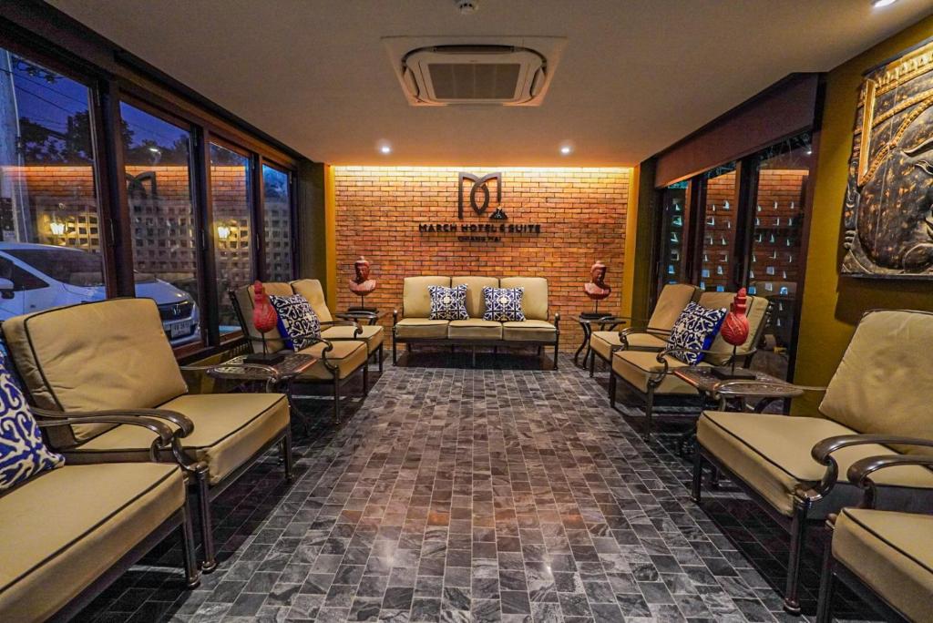 March Hotel & Suite Riverside - Resim 13