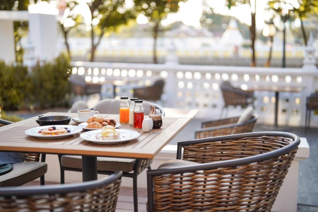 March Hotel & Suite Riverside - Resim 10