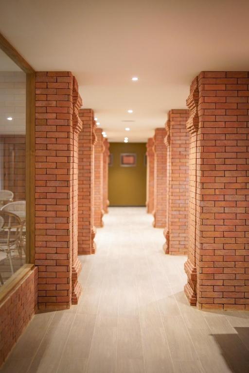 March Hotel & Suite Riverside - Resim 14