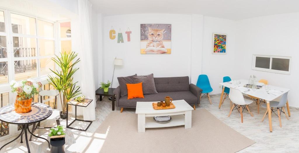Posedenie v ubytovaní C57 - Spacious and Bright Apartment