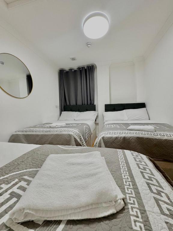 Postel nebo postele na pokoji v ubytování Venice Hotel