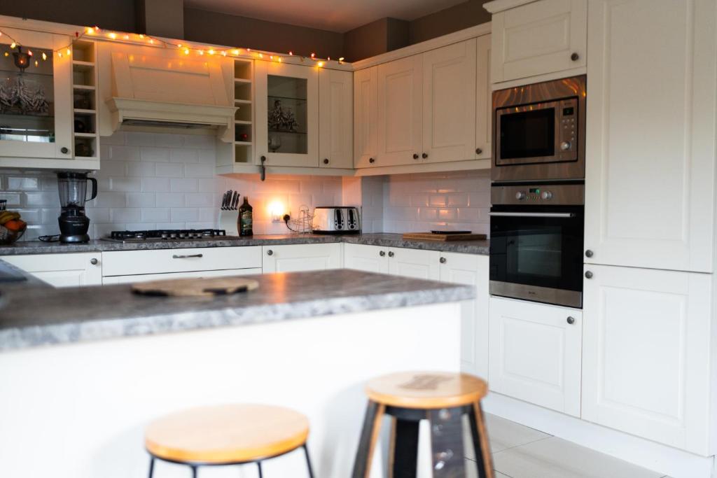 Kuchyň nebo kuchyňský kout v ubytování Luxury Studio Apartment - Belfast - Dundonald
