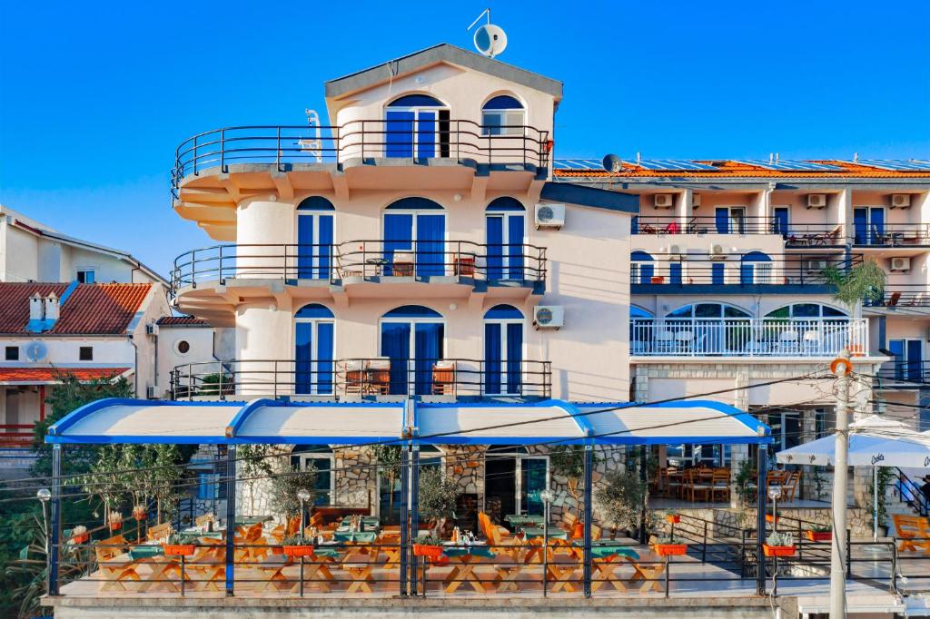 Budova, kde se hotel nachází