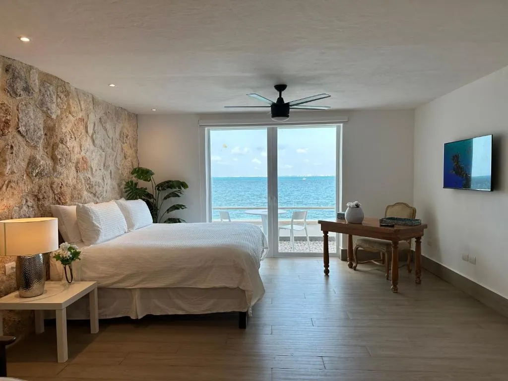 Oceanfront Luxury Suite - Across the street