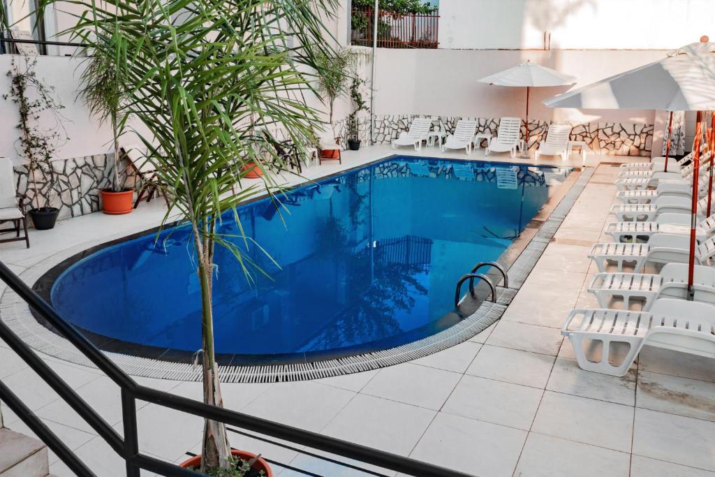Bazén v ubytování El Mar Hotel nebo v jeho okolí