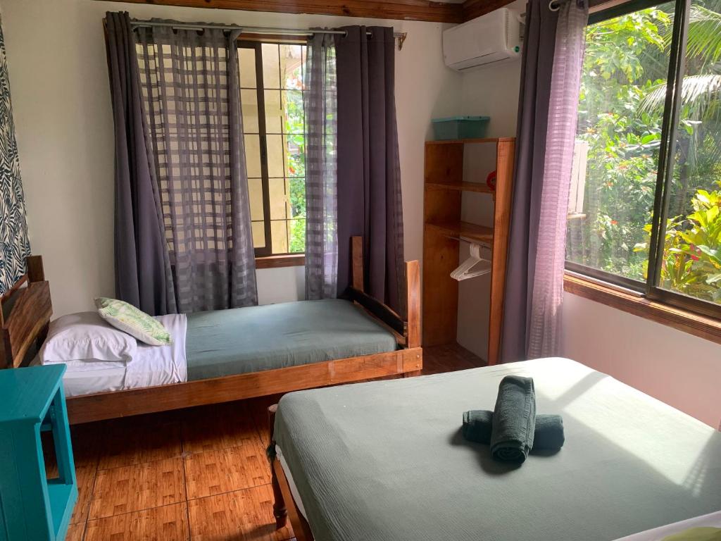Postel nebo postele na pokoji v ubytování Cabinas Cahuita