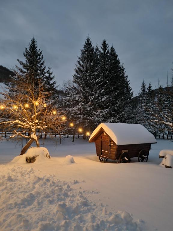 Ethno Village Štitarica v zimě