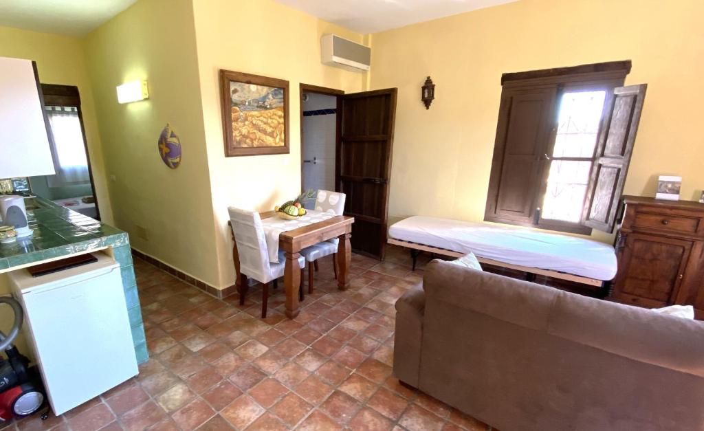 Postel nebo postele na pokoji v ubytování Ground floor apartment, with spectacular pool in rural holiday park FINCA EL MORALEJO