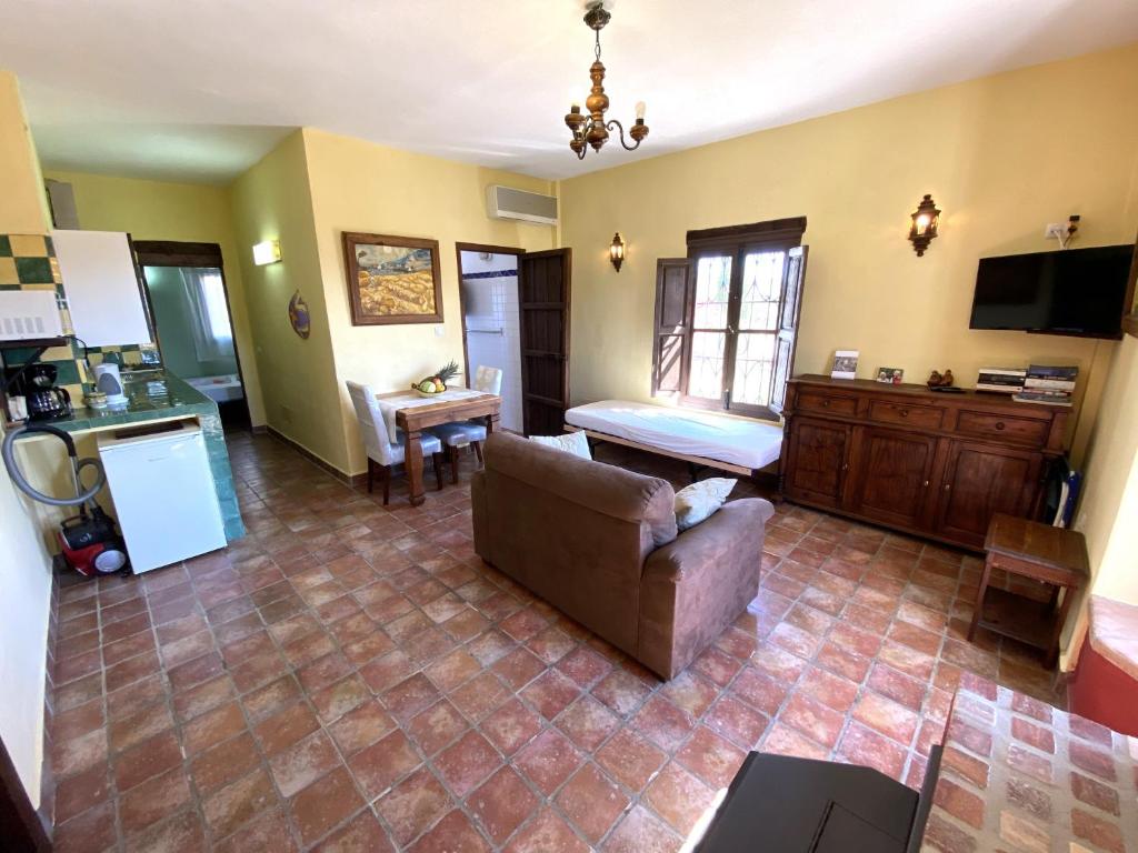 Kuchyň nebo kuchyňský kout v ubytování Ground floor apartment, with spectacular pool in rural holiday park FINCA EL MORALEJO