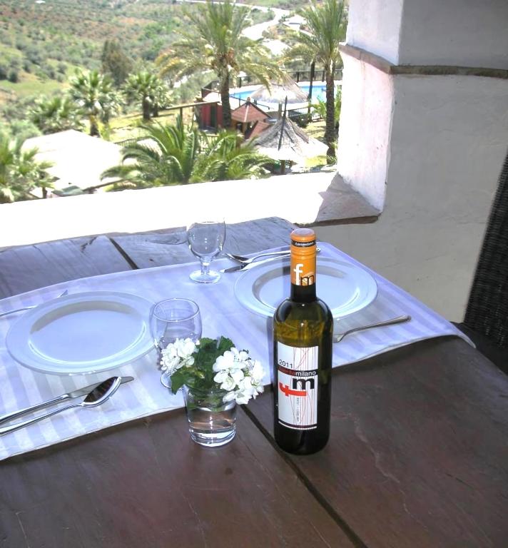 Nápoje v ubytování Ground floor apartment, with spectacular pool in rural holiday park FINCA EL MORALEJO