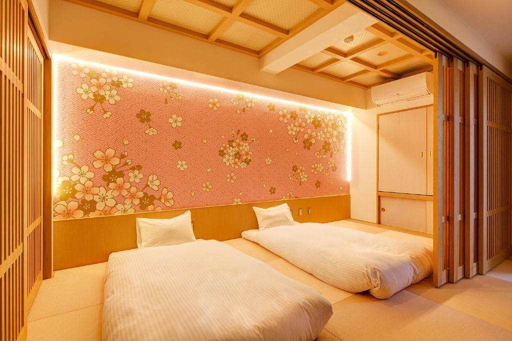 Postel nebo postele na pokoji v ubytování Hotel Sanrriott Kitahama