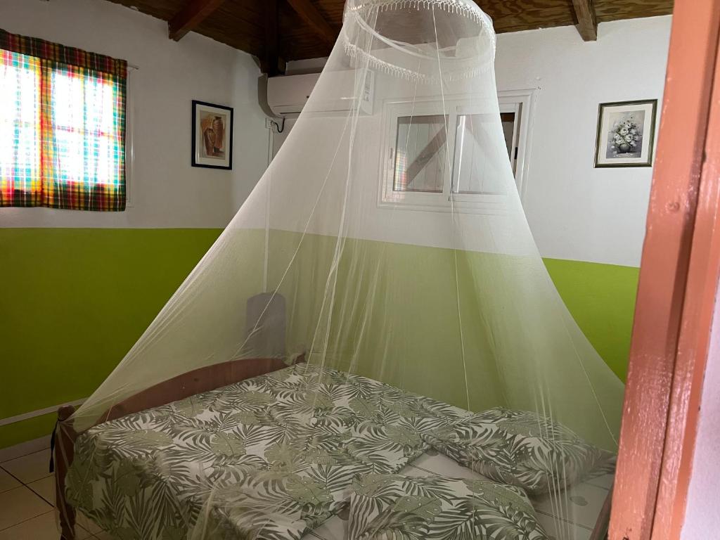 Postel nebo postele na pokoji v ubytování Bercé Par Le COCOTIER Meublé 2 chambres