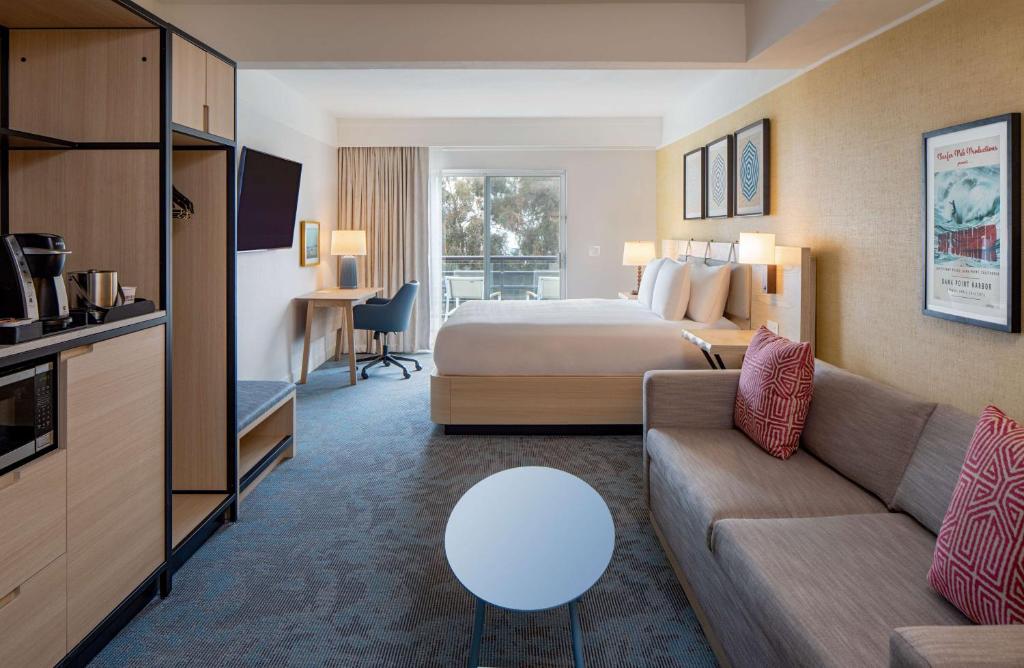 Hilton Garden Inn Dana Point Doheny Beach - King Studio Suite With Coast View