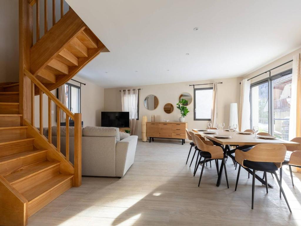 Ruang duduk di Maison neuve 7 pers Loudenvielle près Balnéa, animaux acceptés - FR-1-695-64