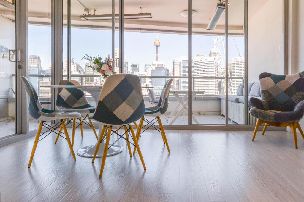 Χώρος καθιστικού στο Stunning Darling Harbour View Apartment & Parking