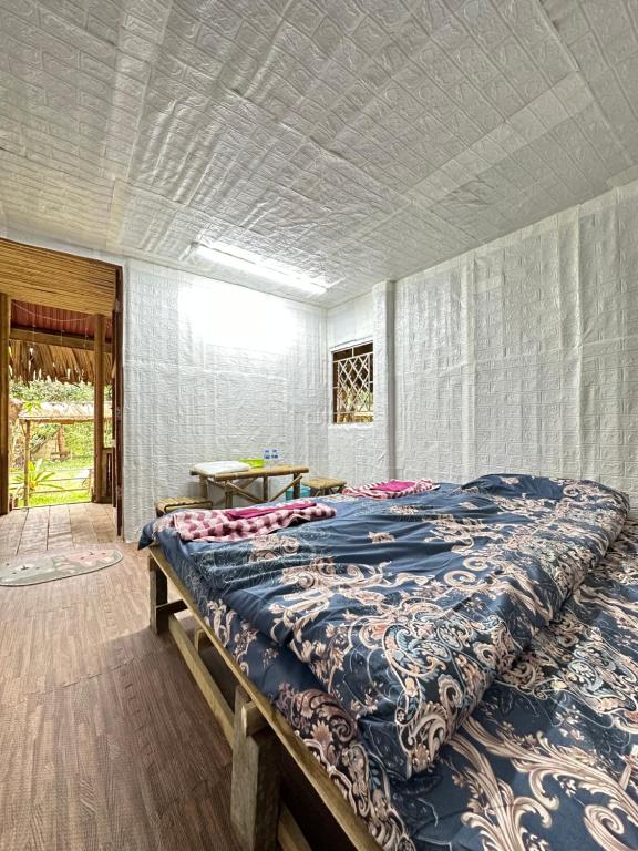 Кровать или кровати в номере Mingkhuan Eco Homestay