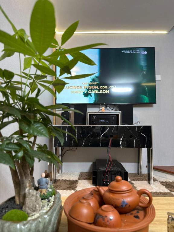 TV a/nebo společenská místnost v ubytování HaNoi HomeStay 43