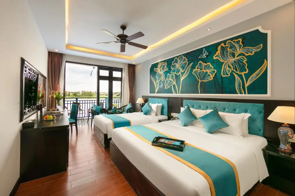 Triple Premium Grand River View & Balcony - River Boat Scene