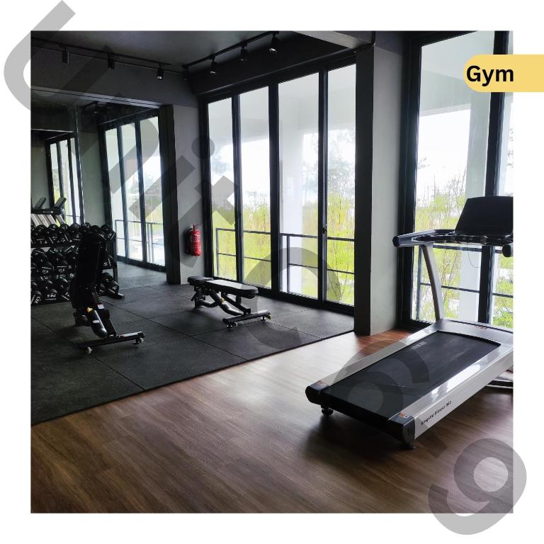 Fitness centrum a/nebo fitness zařízení v ubytování Take 3 Roxy Sematan Beach Apartment " Enjoy - Rest - Relax "