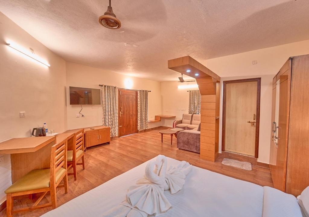 Postel nebo postele na pokoji v ubytování Ushasree Wayanad Heritage Premium Pool Resort by VOYE HOMES