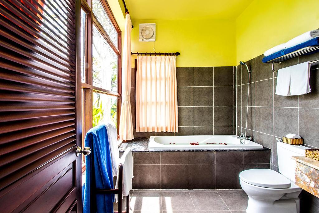 Biệt Thự 3 Phòng Ngủ Bên Sườn Đồi Có Hồ Bơi Riêng