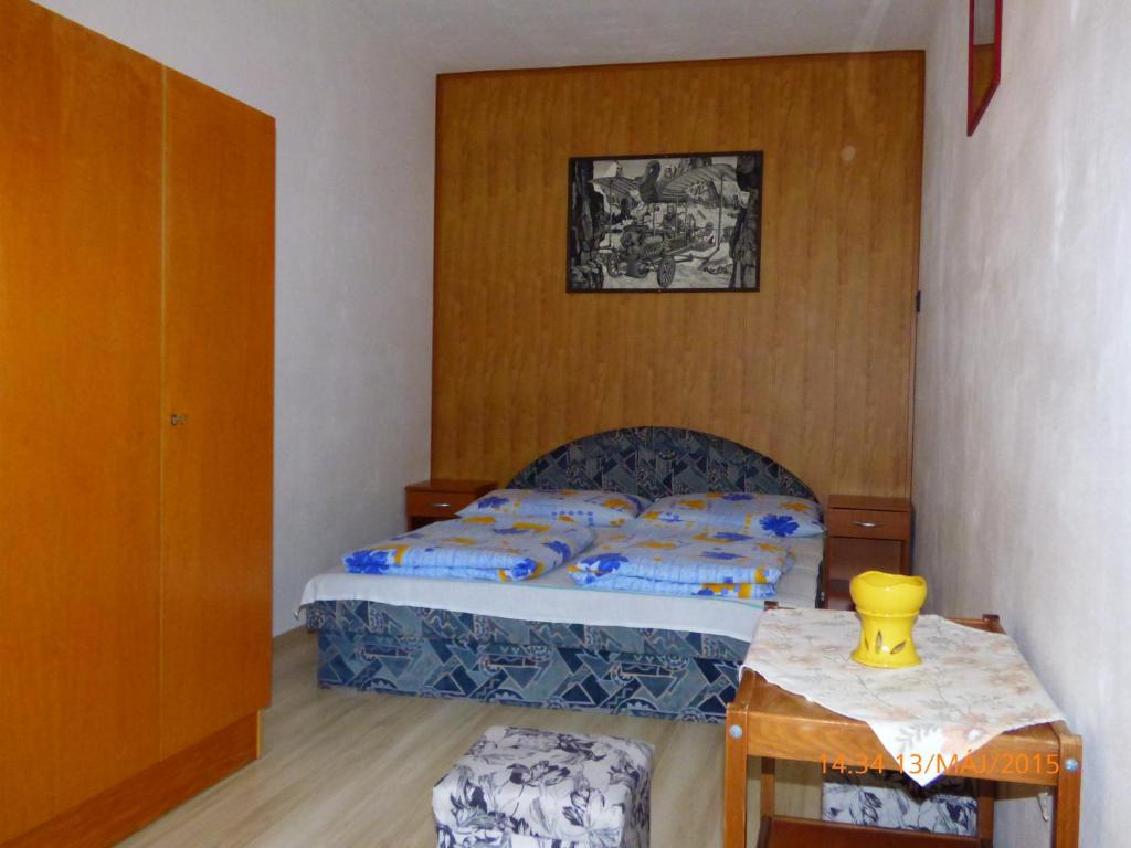 Posteľ alebo postele v izbe v ubytovaní Fábián Apartman-ház