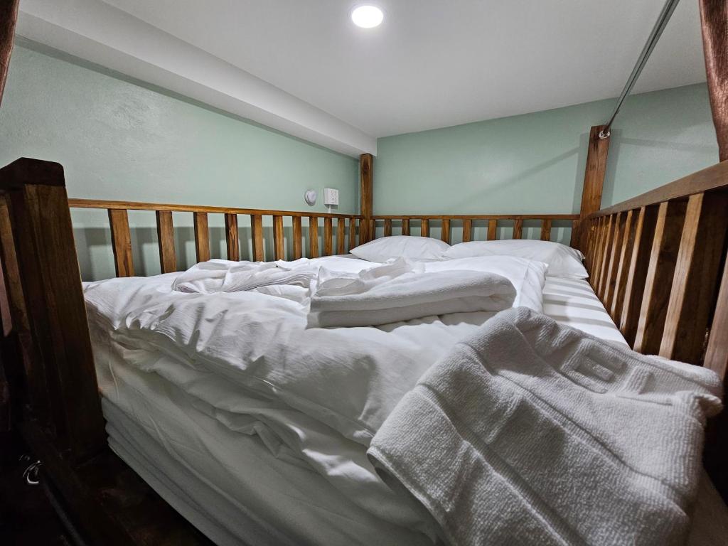 Postel nebo postele na pokoji v ubytování Lub Nai Hostel