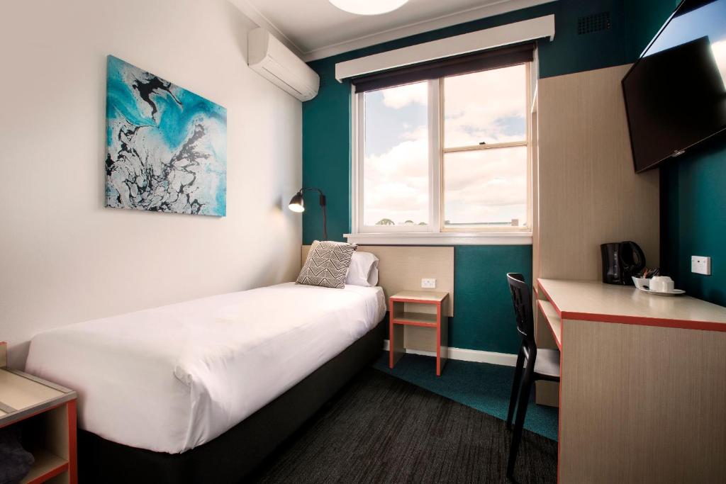 Postel nebo postele na pokoji v ubytování Greenacre Hotel