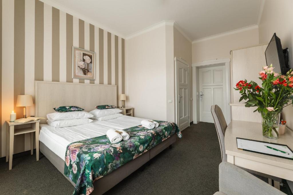 Postel nebo postele na pokoji v ubytování Hotel Amalia