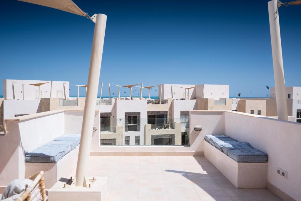 Balkón nebo terasa v ubytování Seascape 1 BDR Mangroovy Pool & Sea View