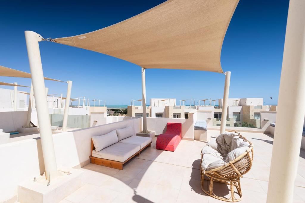 Balkón nebo terasa v ubytování Seascape 1 BDR Mangroovy Pool & Sea View